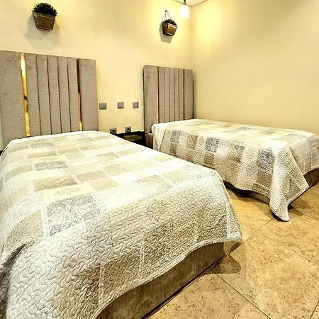 Equinaturi סנטו טירסו